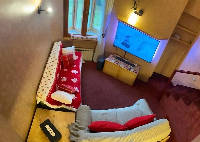 The Nest Alpine Loft Ski-in Ski-out Apartment *